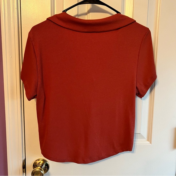 Old navy workout top - Picture 3 of 3